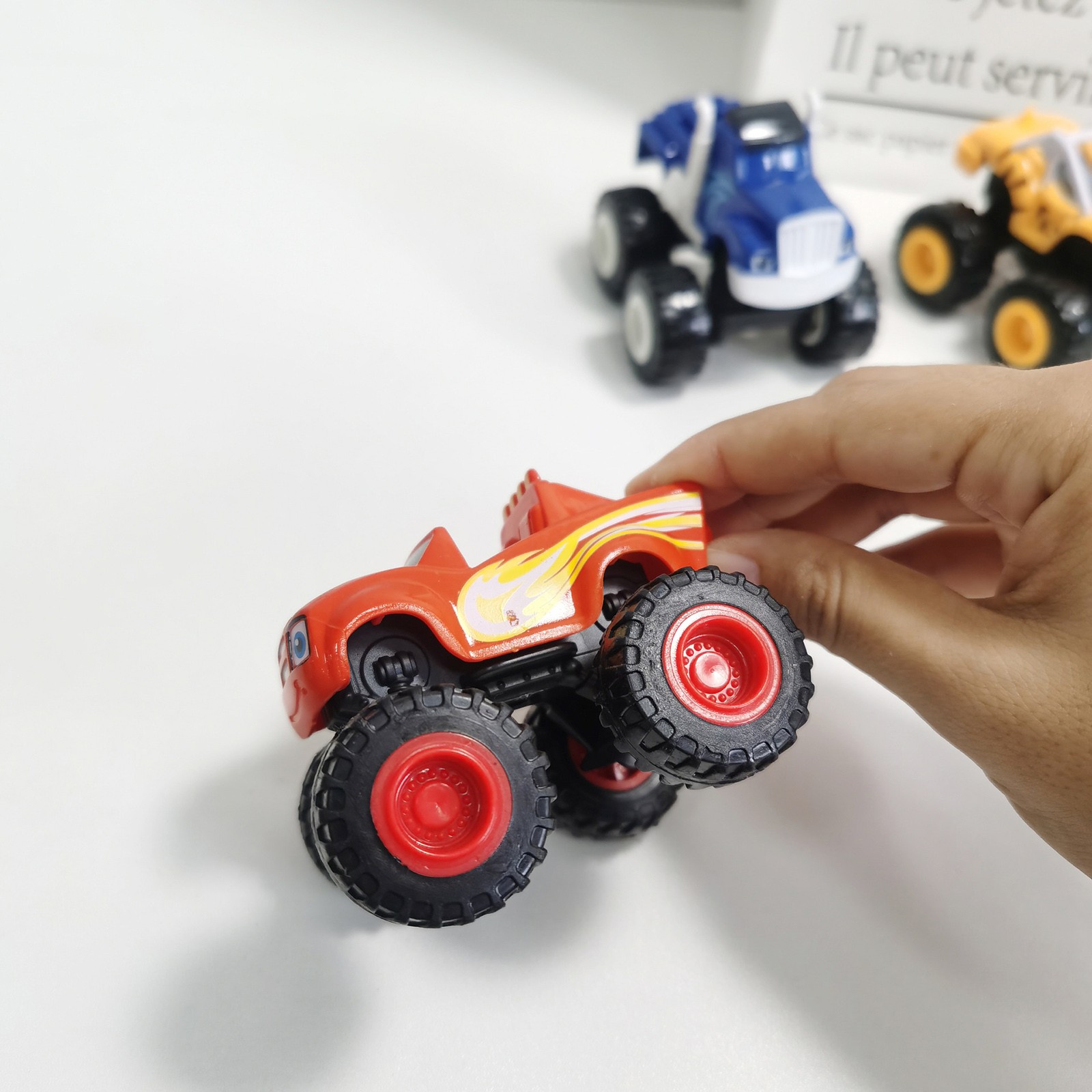 子供のためのモンスタートラックおもちゃ,漫画の機械,車のブレ - Party Games Easter のレビューと価格